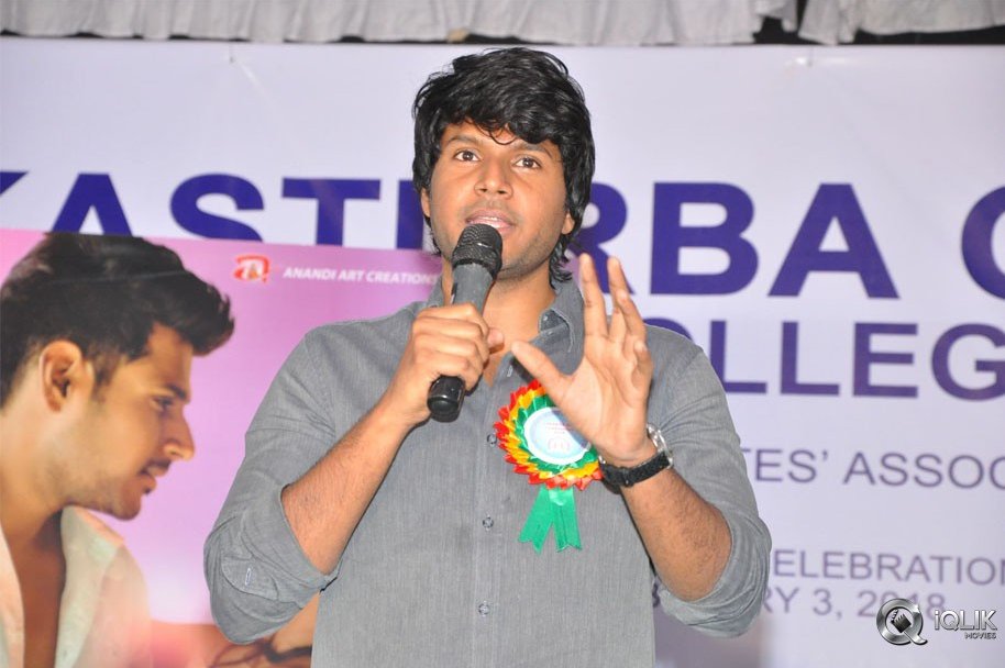 Manasuku-Nachindi-Movie-Team-At-Kasturba-Gandhi-College